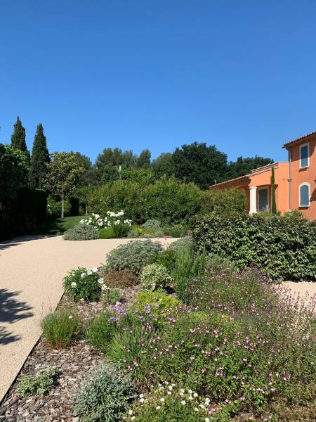 Paysagiste haut de gamme à Saint Rémy de Provence pour la création d'un jardin méditerranéen